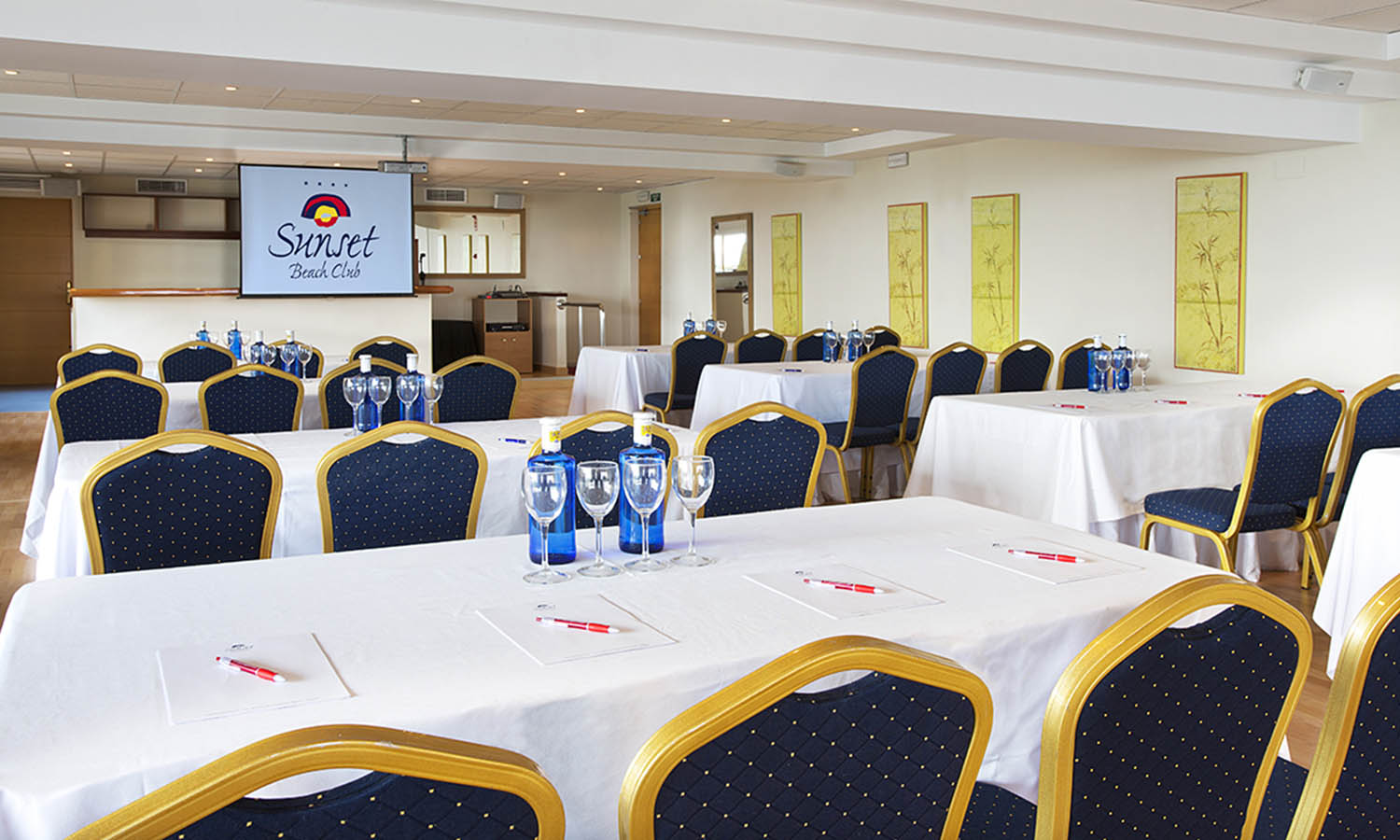 Sala Málaga es perfecta para una reunión, curso de formación o cualquier tipo de evento